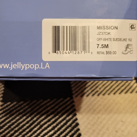 7.5 Jellypop, off white suede like Womens Shoe Boot, Mission - Picture 9 of 10